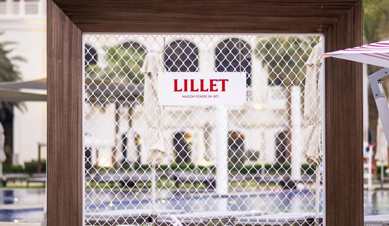 Lillet, Decor